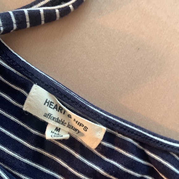 Selling crop tops in very good condition any questions please feel free to ask - Picture 3 of 4